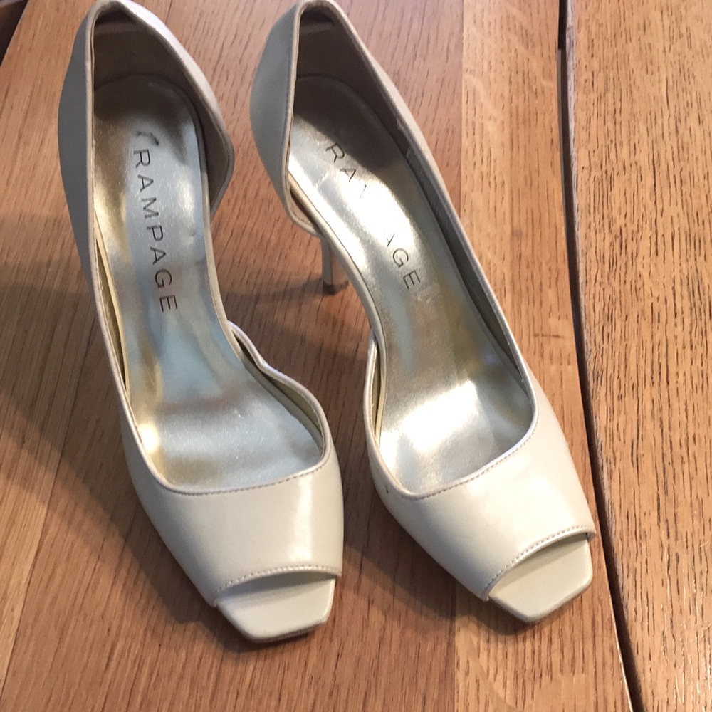 Rampage beige heels